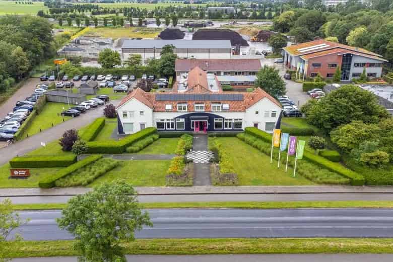 1640m2 Kantoorruimte te Koop Sneek - Bedrijfscomplex met Bedrijfswoning