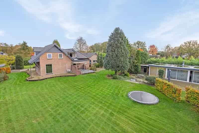 Huis te koop Nistelrode: Ruime woning met zwembad en 2 bijgebouwen