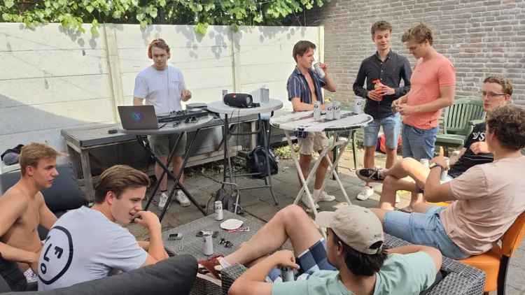 Studentenkamer Tilburg: Gezellig Huis met Huisbar en Grote Tuin