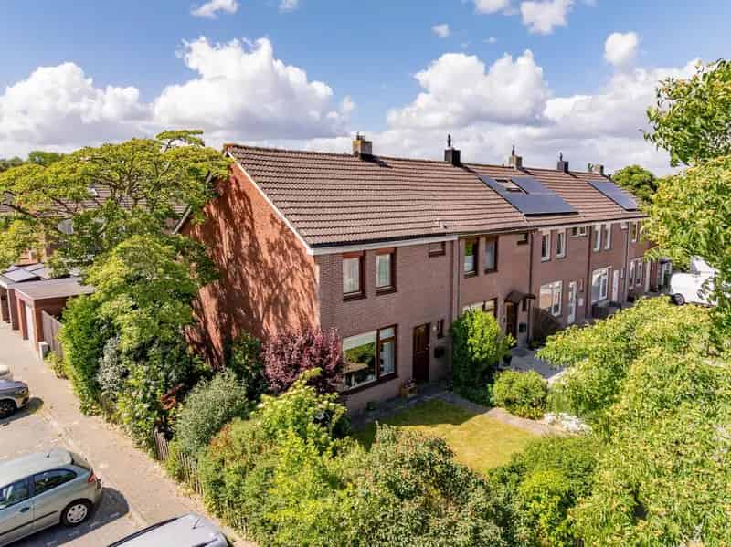 Ruime Hoekwoning met Garage en Royale Tuin Hoogeveen