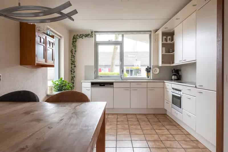 Ruime Hoekwoning Apeldoorn 4 slaapkamers Garage Oprit