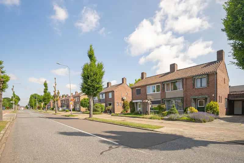 Te Koop: Ruime 4 Slaapkamers woning in Stein met Garage en Tuin