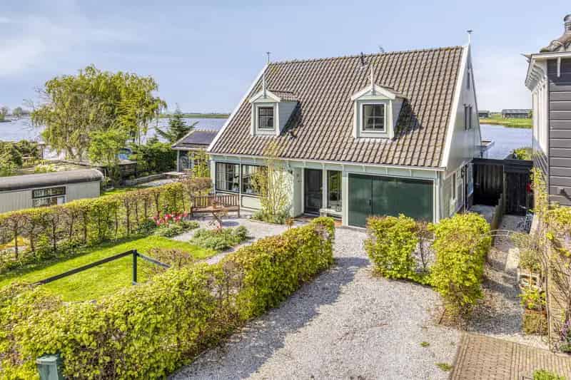 Sfeervol huis aan het water nabij Amsterdam