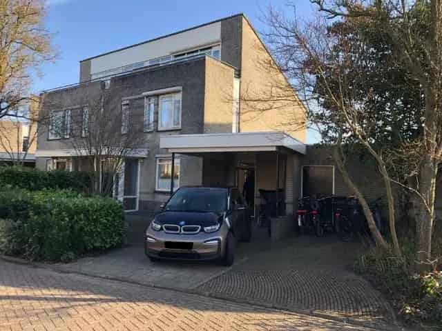 Te huur: Ruime 2-onder-1-kapwoning in Voorhout
