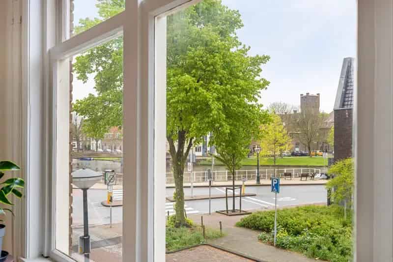 Ruime bovenwoning Leiden Centrum Balkon 3 slaapkamers