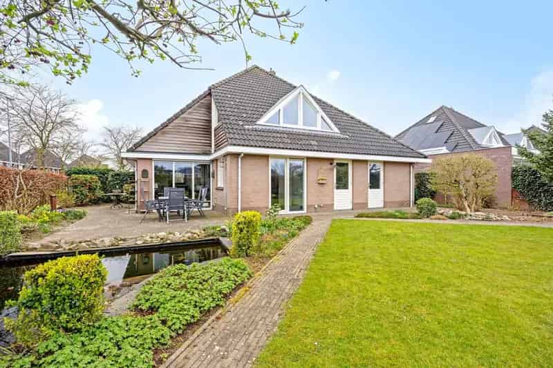 Royale Villa Herveld 4 slaapkamers 2 badkamers Grote Tuin