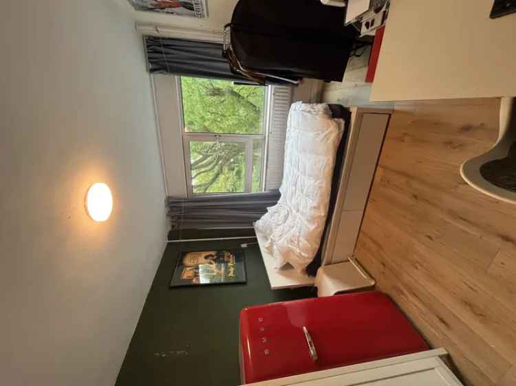 Kamer in huis met 15 huisgenoten - Koel in de zomer
