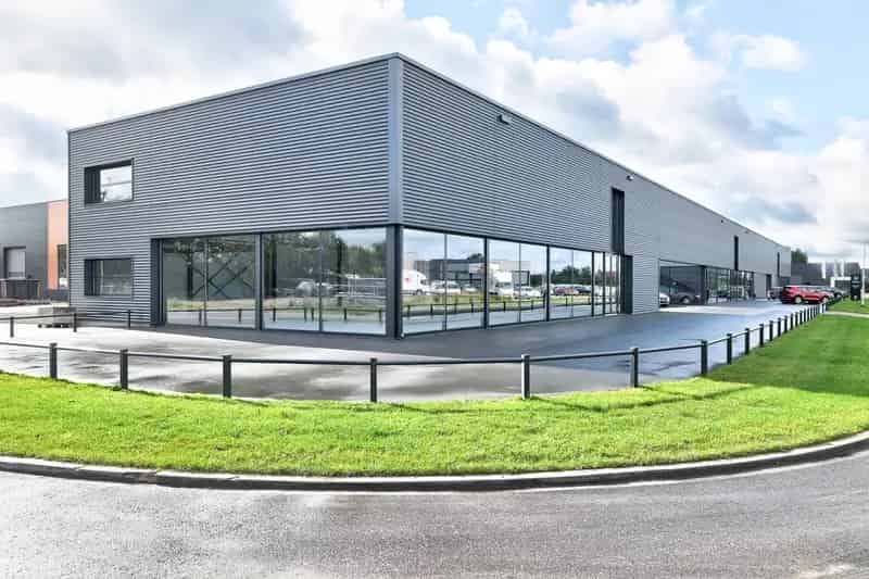 Bedrijfshal Showroom Surhuisterveen 375m2 Buitenterrein