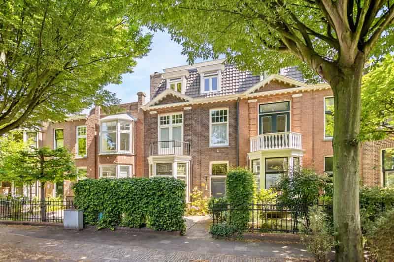 Herenhuis Oud Rijswijk 5 slaapkamers diepe tuin