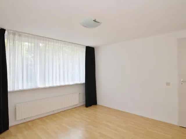 Te Huur: Tussenwoning Vogelwaarde 3 slaapkamers Ruime Tuin