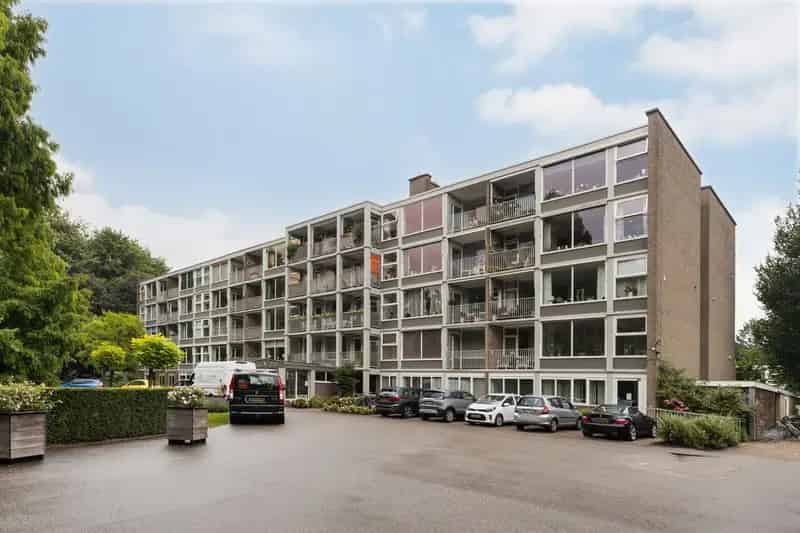 Appartement te koop Driebergen: 2-kamer appartement met balkon en groen uitzicht