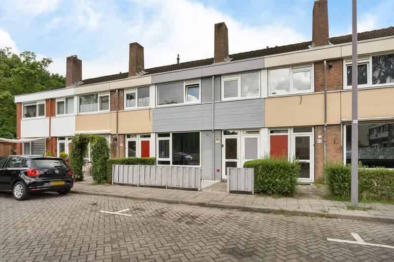 Huis te koop Hoogvliet 3 slaapkamers diepe tuin
