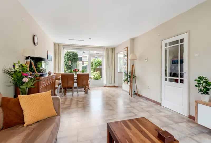 Huis Te Koop , 9, Brederolaan, Roelofarendsveen, Zuid-Holland