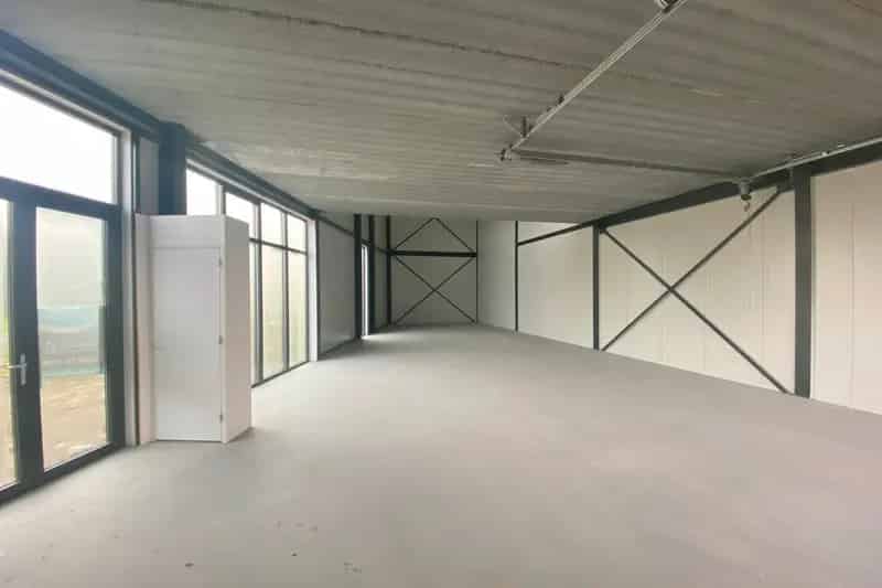 Bedrijfshal te koop Boven Leeuwen 237 m2
