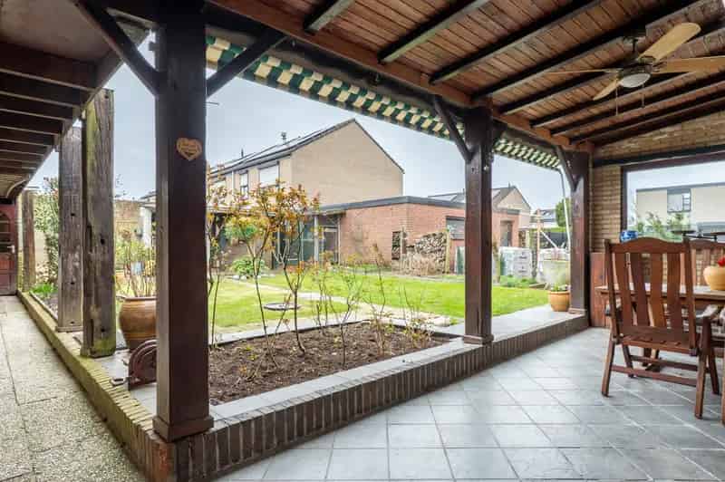 Ruime Gezinswoning nabij Centrum Te Moderniseren