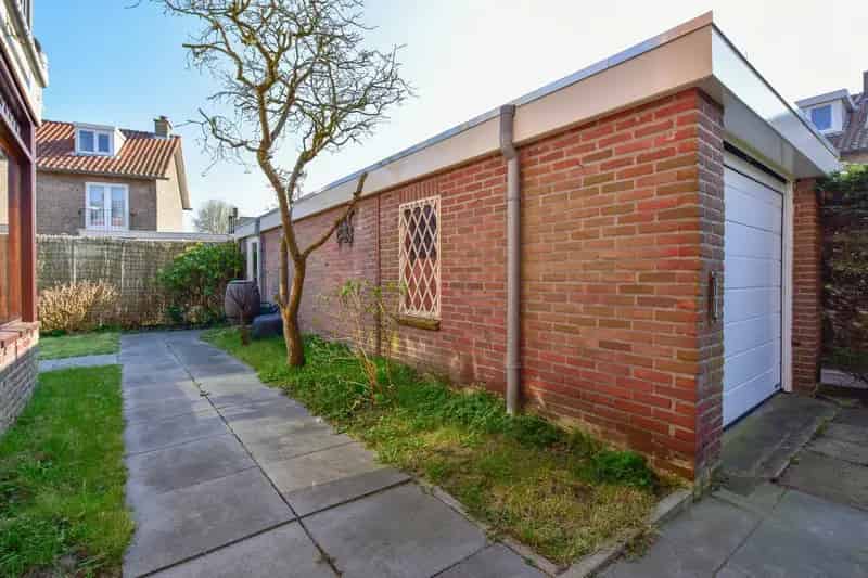 Hoekwoning Badhoevedorp 4 slaapkamers grote tuin garage