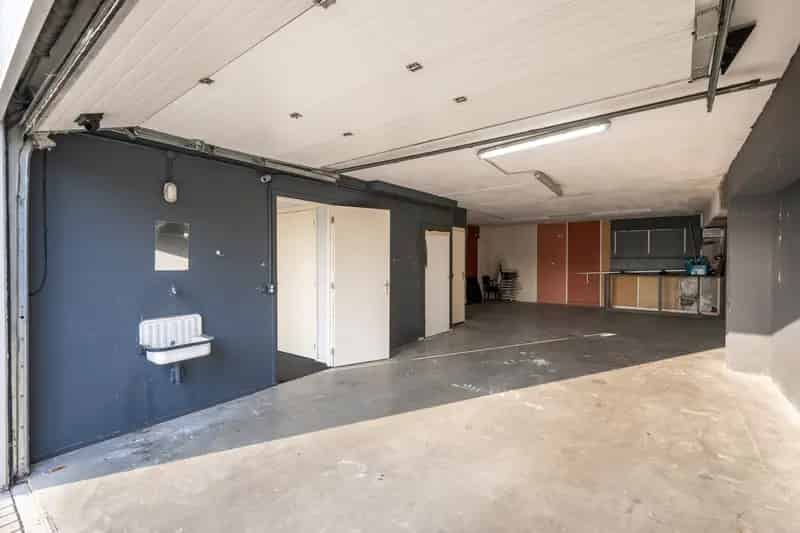 Bedrijfshal Oss te koop: Kantoor en Opslagruimte
