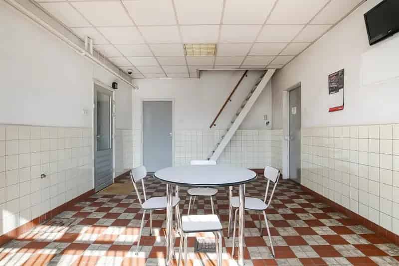 Bedrijfsruimte te Huur Veghel 1700m2 Kantoor Ruim Buitenterrein