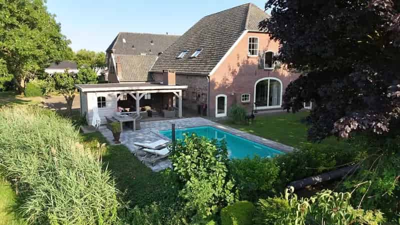 Jaren 30 Villa met Zwembad Paardenboxen en B&B