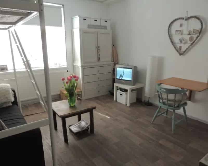 Gerenoveerde Kamer Toplocatie Nabij Winkels en Scholen