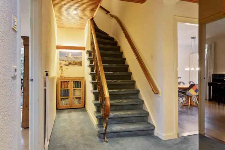 Jaren 50 Villa te Koop Apeldoorn Ruime Tuin 5 Slaapkamers