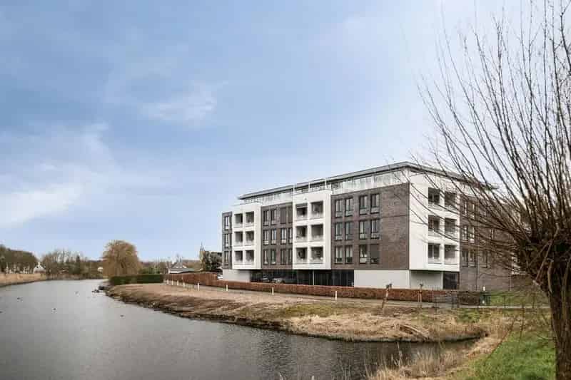 Luxe Penthouse Hulst met Dakterras en Uitzicht