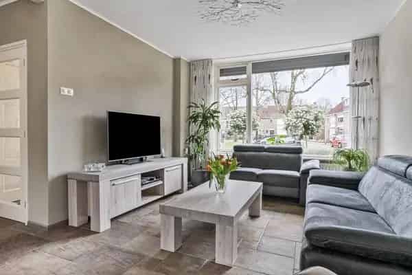 Zeer nette gezinswoning Halsteren 3 slaapkamers 14 zonnepanelen