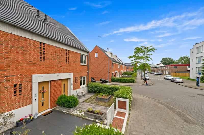 Luxe Hoekwoning Rotterdam 3 slaapkamers parkeerplaats tuin