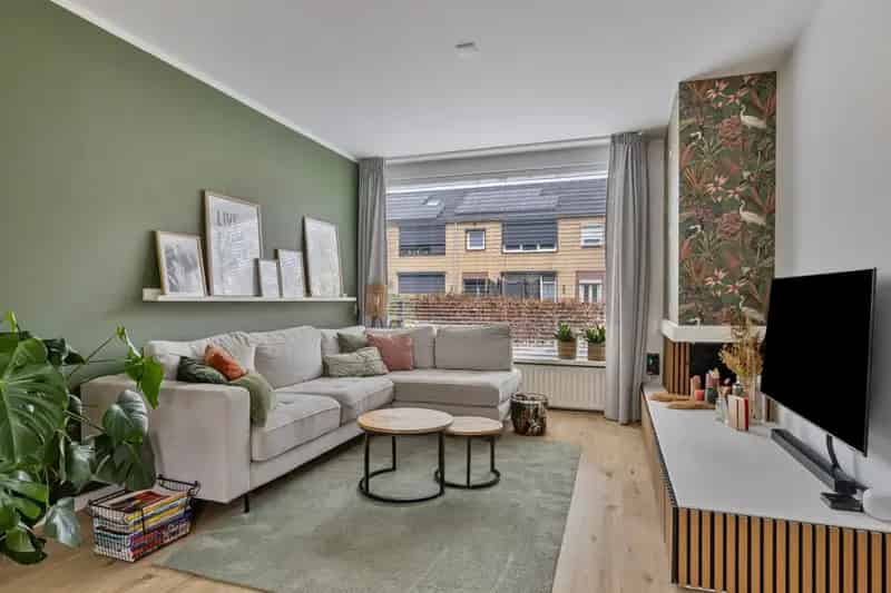 Huis te koop Oosterhout Bloemenbuurt 4 slaapkamers tuin