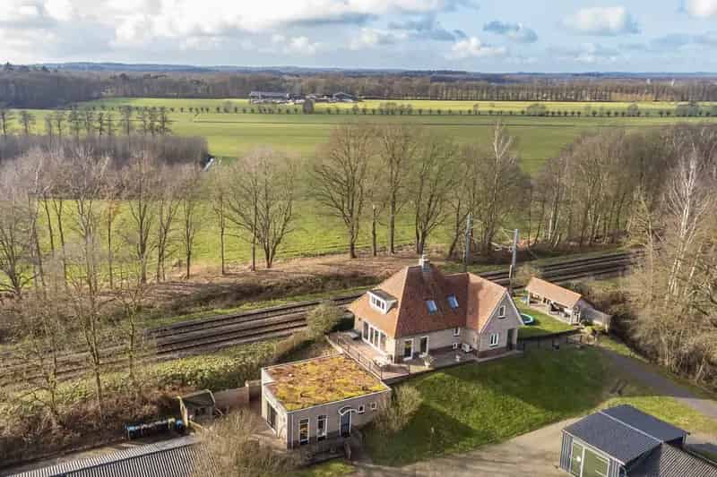Vrijstaande woning met mantelzorgwoning te Leersum