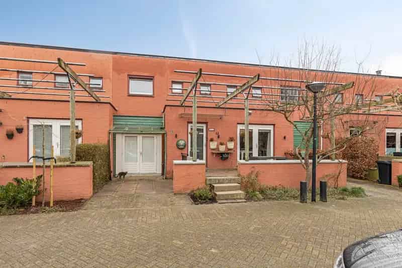Huis te koop Almere: 4 slaapkamers, tuin, garage, energielabel A+