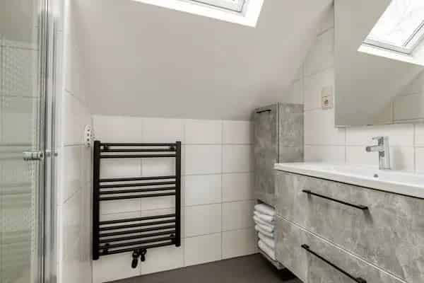 Instapklare starterswoning Den Bommel - Ruime tuin en kelder