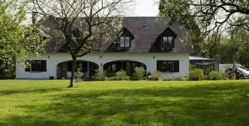 Ruim huis met grote tuin en werkplaats te Aisne