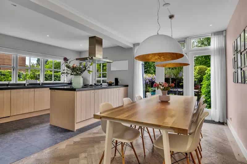 Huis te koop Naarden: 5 slaapkamers, grote tuin, garage