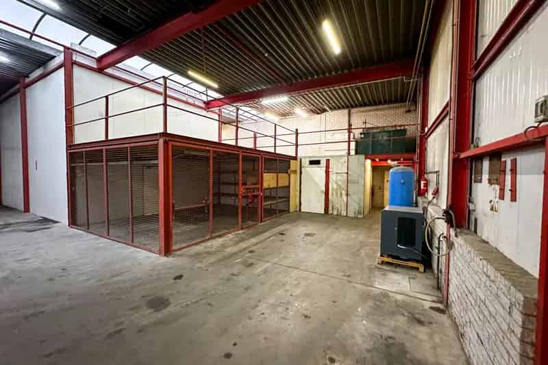 Bedrijfshal te huur Rhenen 975m² met kantoor 300m²