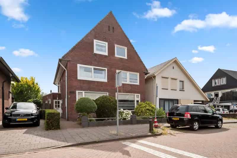 Bedrijfshal en Woning te Koop Hengelo