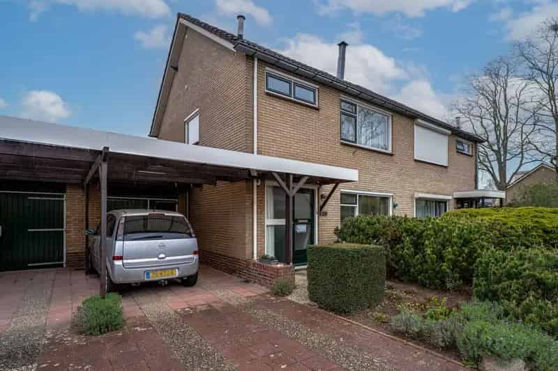 Te Koop: Ruime Tweekapper in Zevenaar
