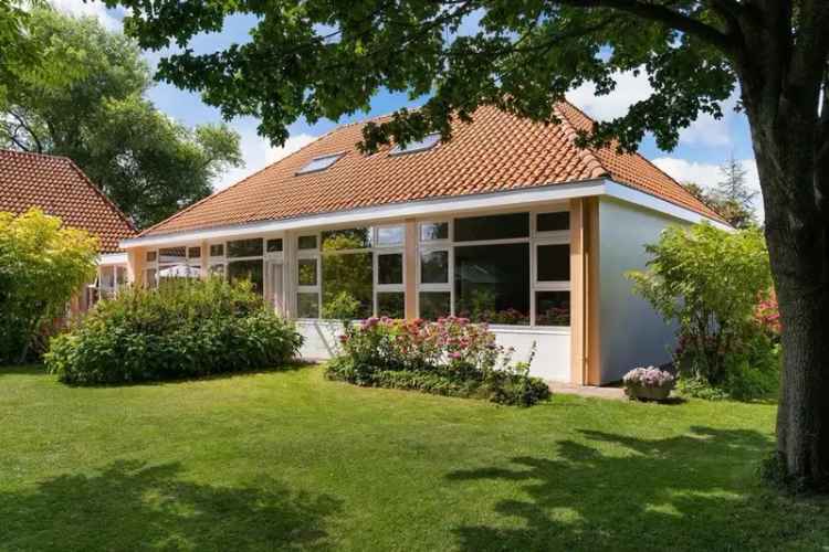 Atelierwoning Peins voormalige school met tuin