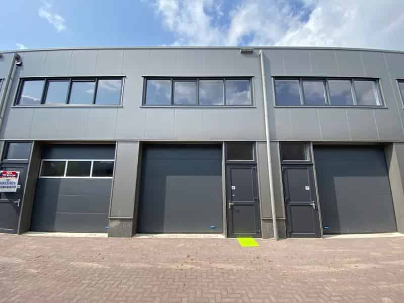 Bedrijfshal te Huur Almere 100m2  Twee Lagen