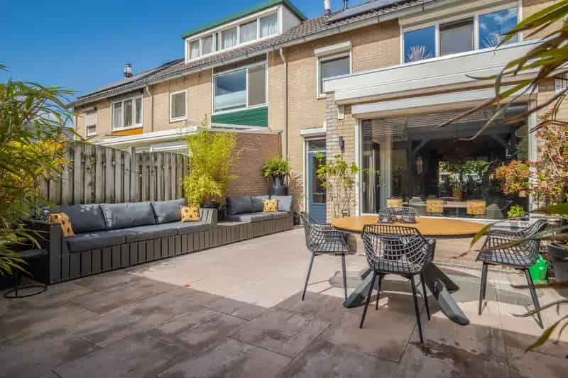 Huis te koop Zevenaar: 4 slaapkamers, luxe badkamer, 11 zonnepanelen