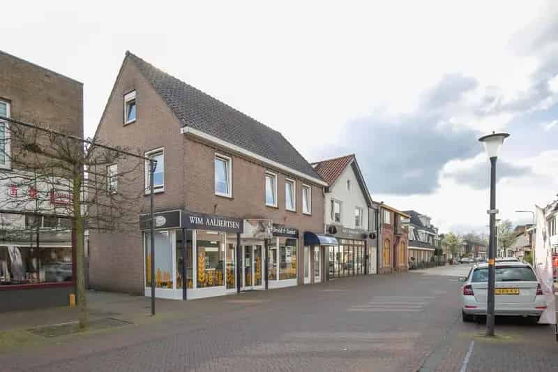 Woonwinkelpand Woudenberg: Ruime Winkel & Appartement met Dakterras