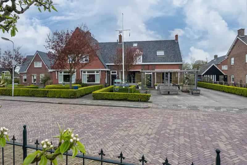 Ruime Karakteristieke Woning met 2 Appartementen te Ie