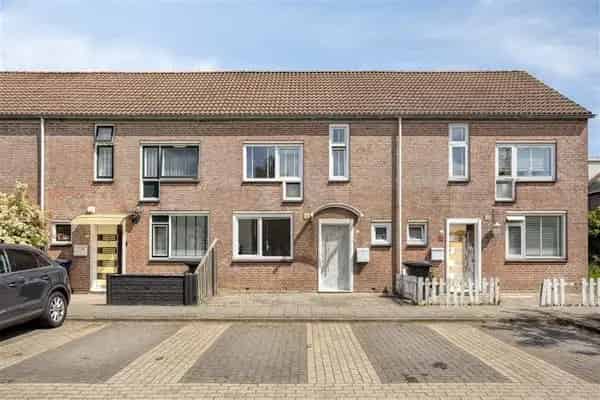 Ruime 4 Slaapkamers Eengezinswoning Almere Stedenwijk