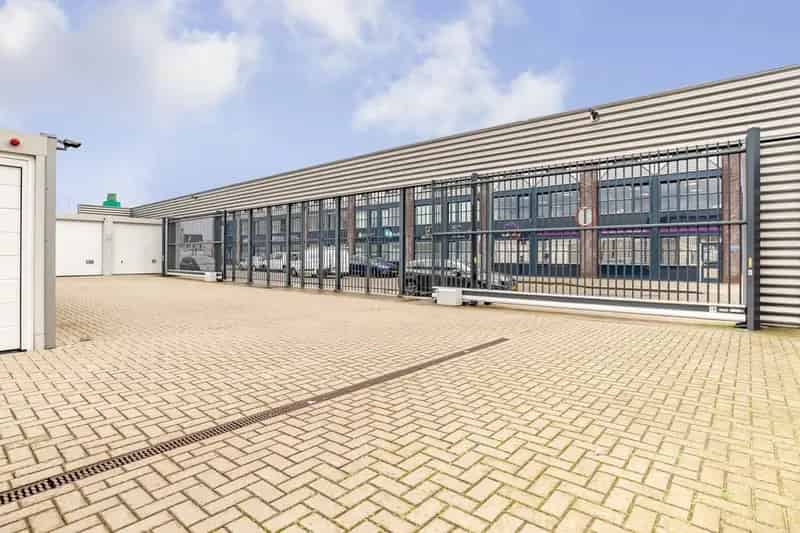 Garagebox te koop Haarlem - Ruime opslag, werkplaats of stalling