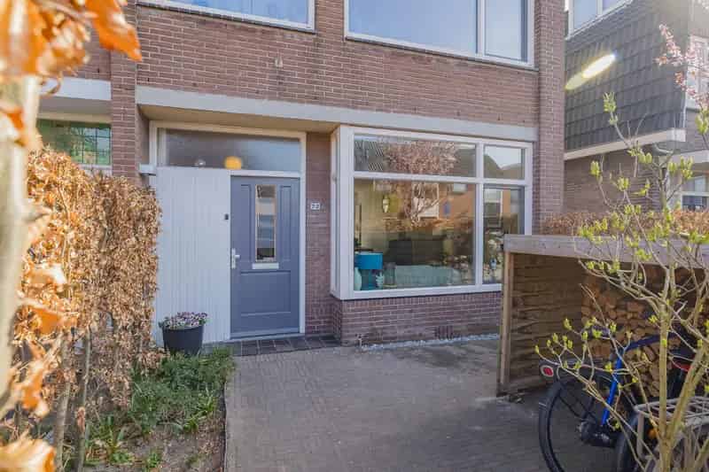 Huis te koop Beverwijk: Ruim Familiehuis met Vide en Tuinhuis
