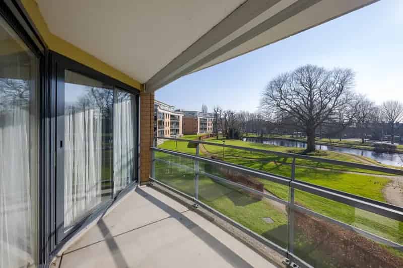 Luxe 3-kamer appartement Voorschoten met privé garage en lift