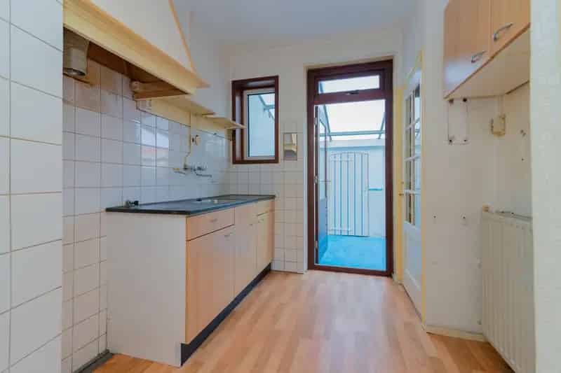 Huis te koop Monster Sternstraat: Op te knappen gezinswoning nabij strand