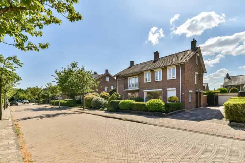 Jaren 50 Tweekapper Badhoevedorp 119m2 Tuin Garage