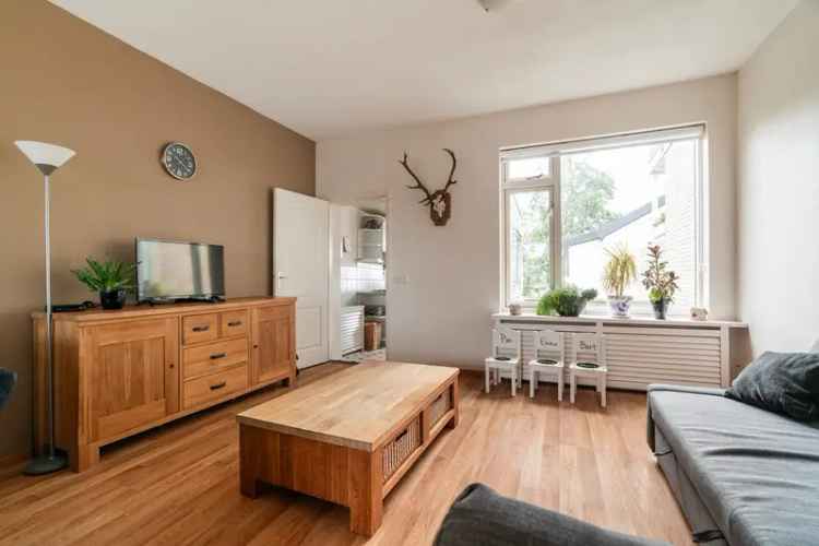 Huis te koop Stompwijk: 2 slaapkamers, tuin, aan het water