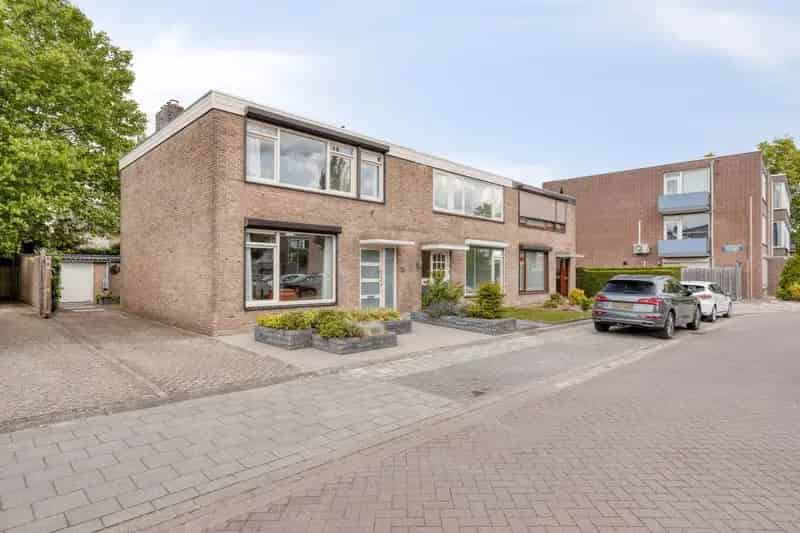 Huis te koop Rudolf van Baarlestraat Oss 4 slaapkamers garage tuin energielabel B